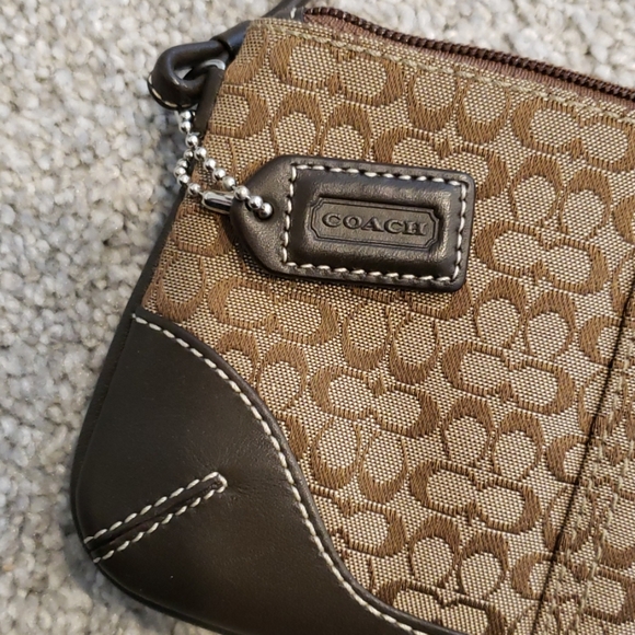Coach wristlet - Picture 4 of 5